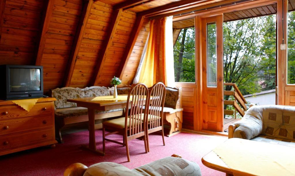 Hôtel Perelka Natura Tour à Cisna Extérieur photo